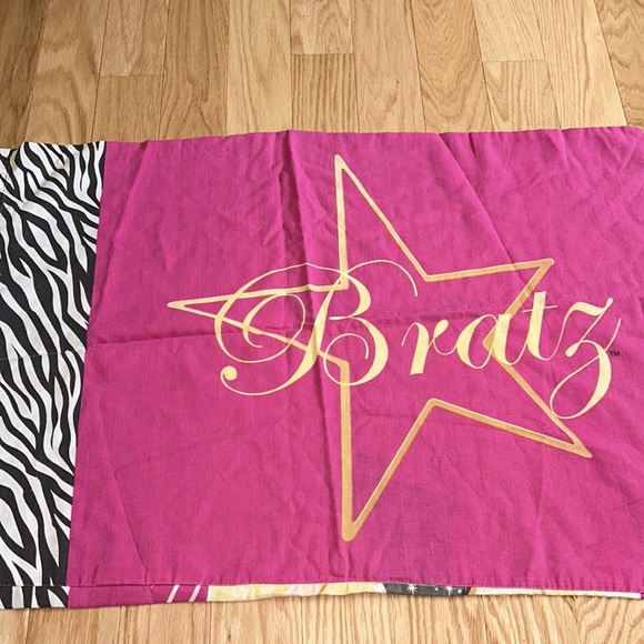 Bratz pink zebra print pillow case - Picture 4 of 7
